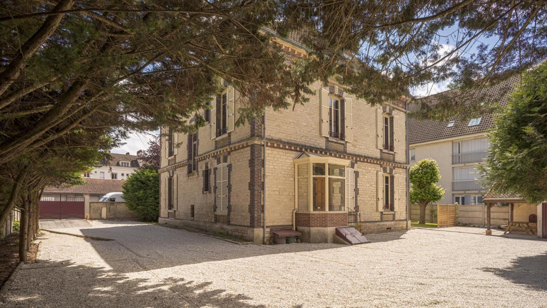 Bonappart 1 - Charme Napoleonien & Confort Troyes Buitenkant foto
